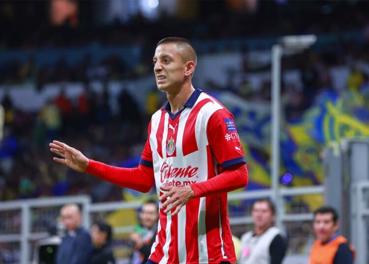 Roberto Piojo Alvarado: Contrato y cláusula de salida con Chivas