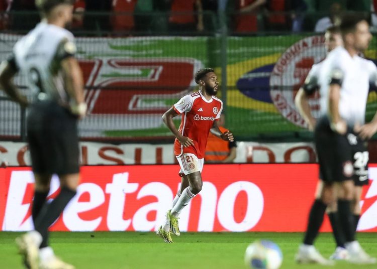 Corinthians pierde ante Internacional y entra en zona de descenso de Brasil