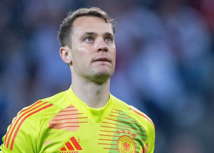 El portero de la DFB Manuel Neuer se encarga de la decisión de Timo Hildebrand