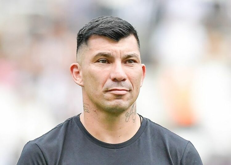 Felipe quiere que Medel vuelva a tener espacio en el Vasco