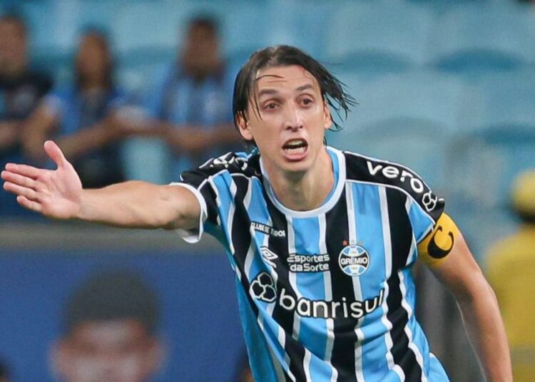 Grêmio avanza en la renovación de Geromel y nuevo contrato es expuesto por la plantilla del defensor