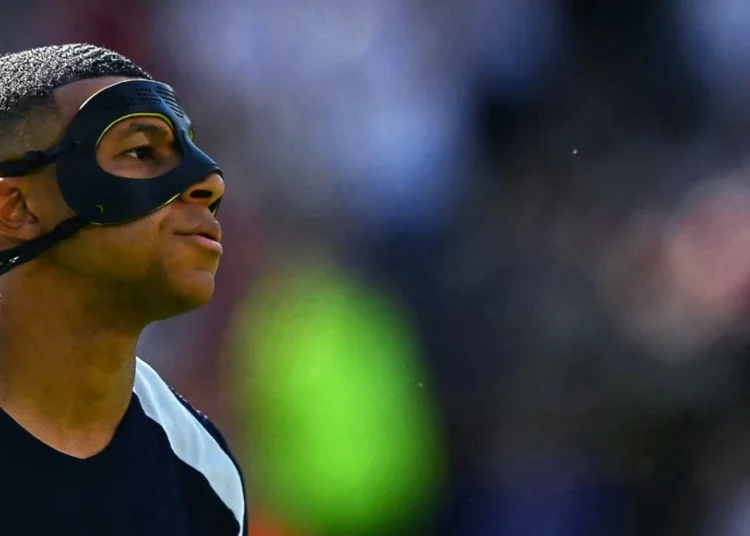 Kylian Mbappé y la odisea de jugar con una máscara tras fractura nasal: "Es un horror"