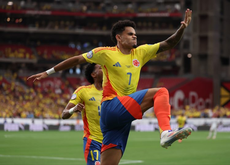 Luis Díaz del Liverpool abre el marcador para Colombia con un penalti