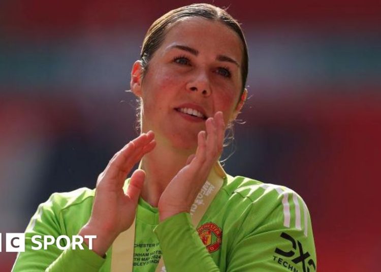 Mary Earps playing for Manchester United