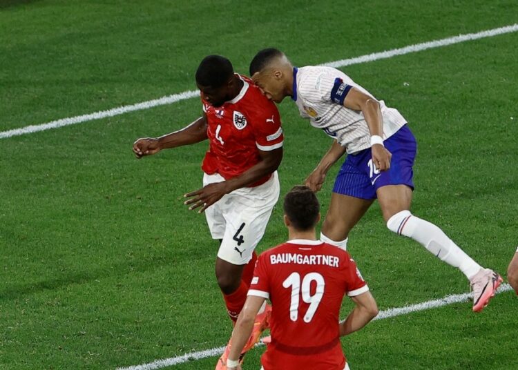 Mbappé bromeó en redes sociales luego de su fractura de nariz ante Austria