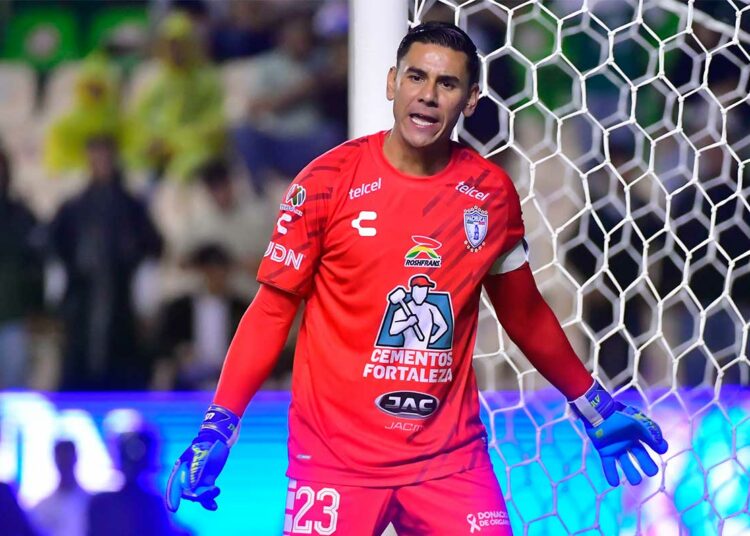 Oscar Ustari no encuentra el rumbo desde su paso por Pachuca