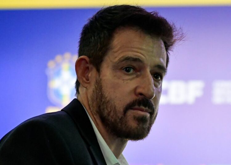 Ramon Menezes es criticado por António Oliveira en el Corinthians