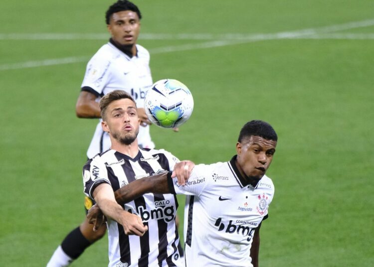 Santos quiere a Léo Natel, delantero del Corinthians