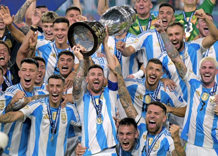 Argentina vence a Colombia y gana un título récord en la Copa América