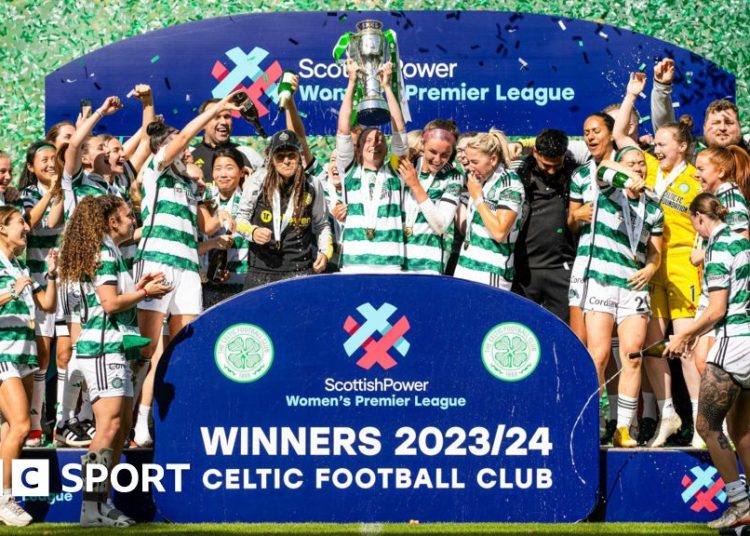 Celtic celebrate winning the Scottish title