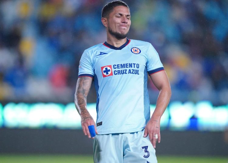 Carlos Salcedo tiene fecha límite con Cruz Azul