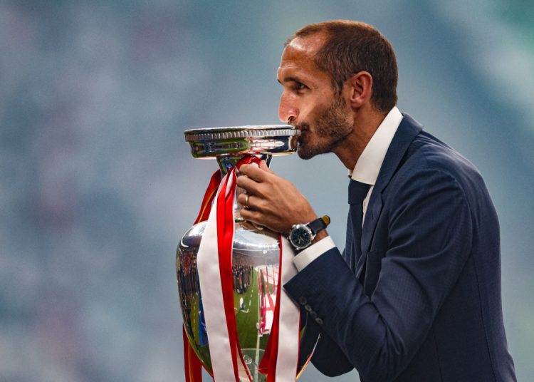 Chiellini devuelve a Italia el trofeo de la Eurocopa para la final de la Eurocopa 2024