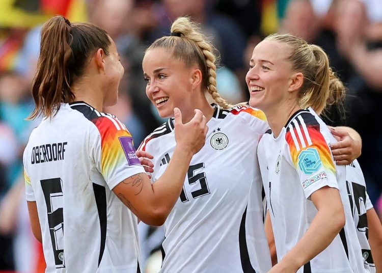 DFB-Frauen mit Galavorstellung gegen Österreich