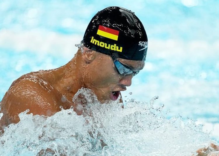 Deutsche Schwimmer acostumbra en París kurioses Eins-gegen-eins-Duell