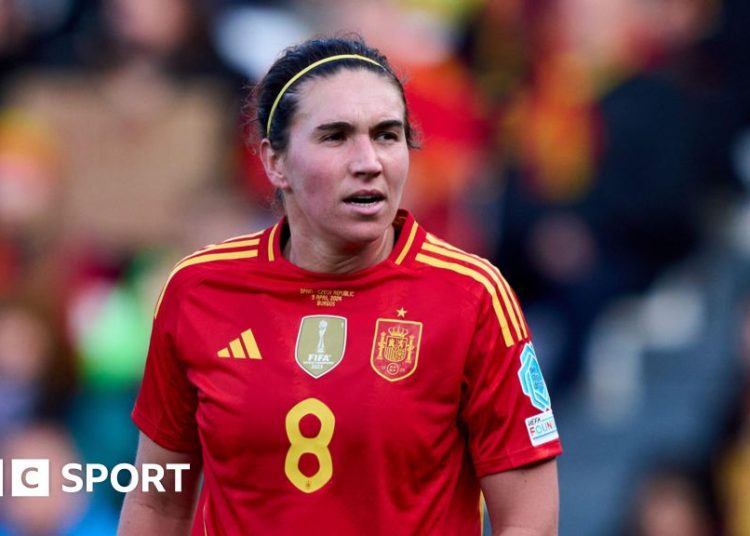 Mariona Caldentey playing for Spain