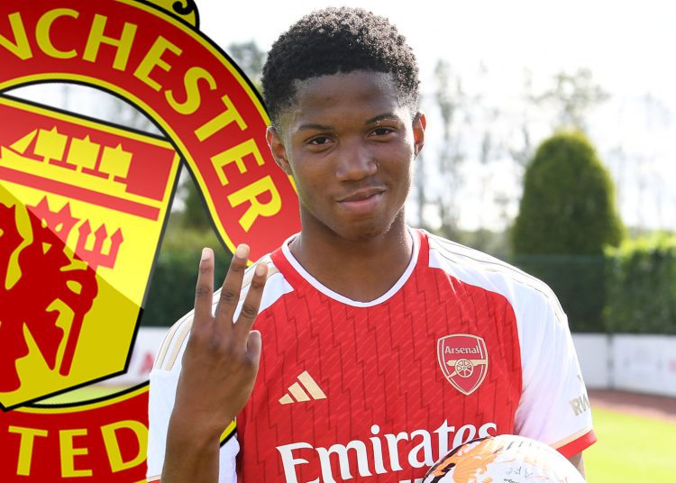 El Manchester United ficha a Chido Obi-Martin del Arsenal, un joven prodigio que marcó 10 goles en un partido y "rechaza ofertas más altas para unirse"