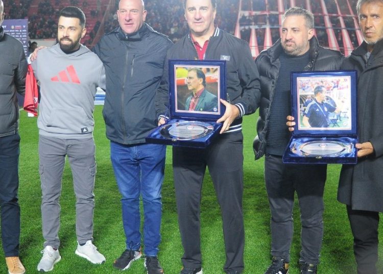 Homenaje de Argentinos para Lorenzo y el Bocha Batista :: Olé