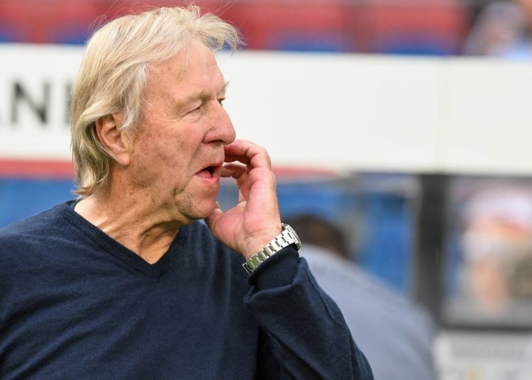 Horst Hrubesch lässt Frage nach Nummer eins im DFB-Team ofen