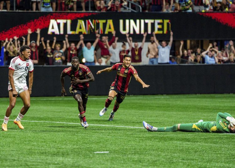 Jamal Thiaré, del Atlanta United, confunde al portero y marca el gol de la victoria en el tiempo añadido