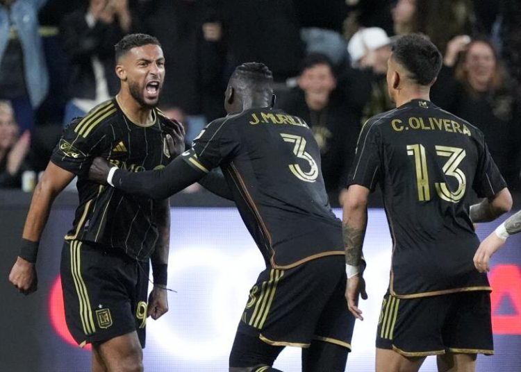 LAFC se impone a su rival de El Tráfico, Galaxy, ante 70.000 aficionados en el Rose Bowl