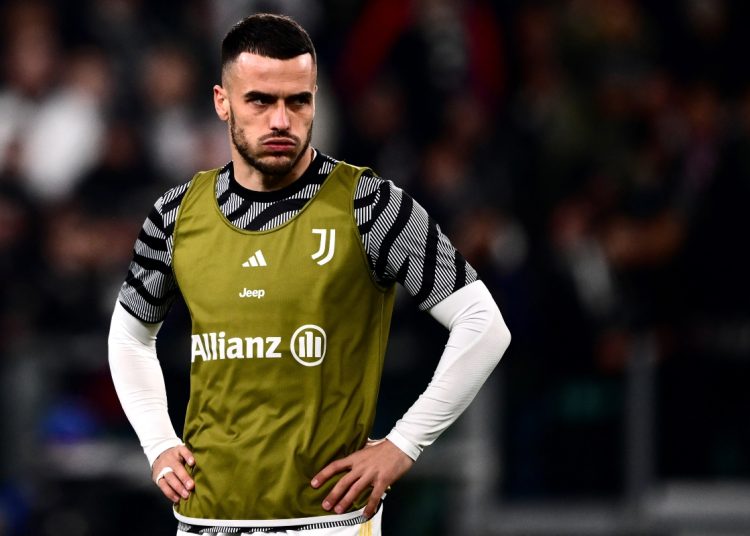 La Juventus pone a Kostic en el mercado mientras los clubes se fijan en un veterano decepcionante valorado en 15 millones