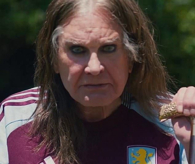 Aston Villa ha lanzado un brillante video de lanzamiento de kit, con Ozzy Osbourne con una camiseta de réplica