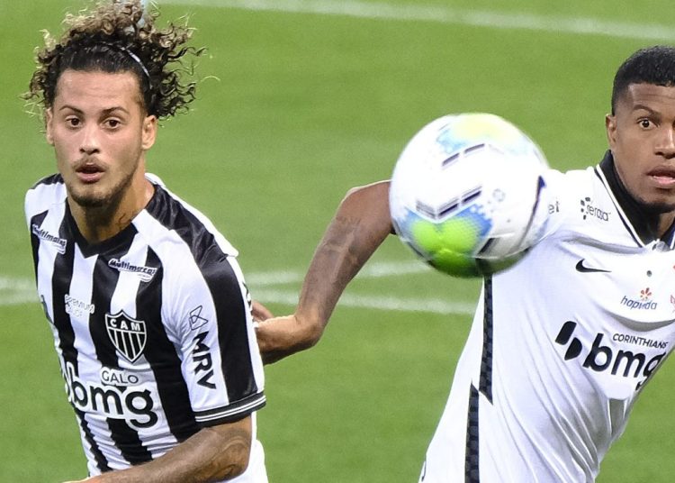 Santos conoce a Carille y firma el fichaje del delantero Léo Natel, procedente del Corinthians