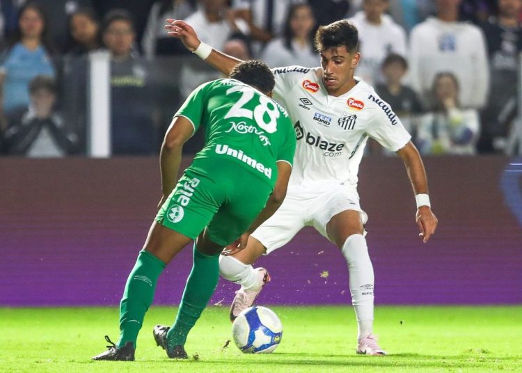 Santos vence a Chapecoense en Vila Belmiro en la Serie B