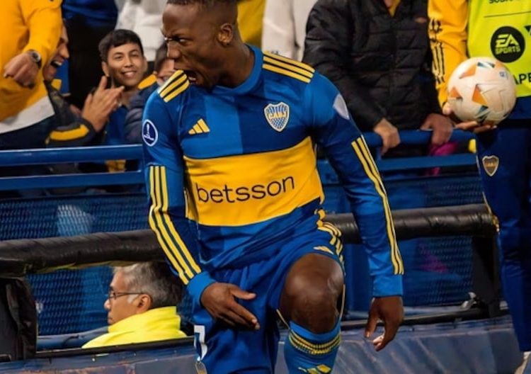 “Se juega sus partidos especiales en Boca”: prensa argentina llenó de elogios a Luis Advíncula