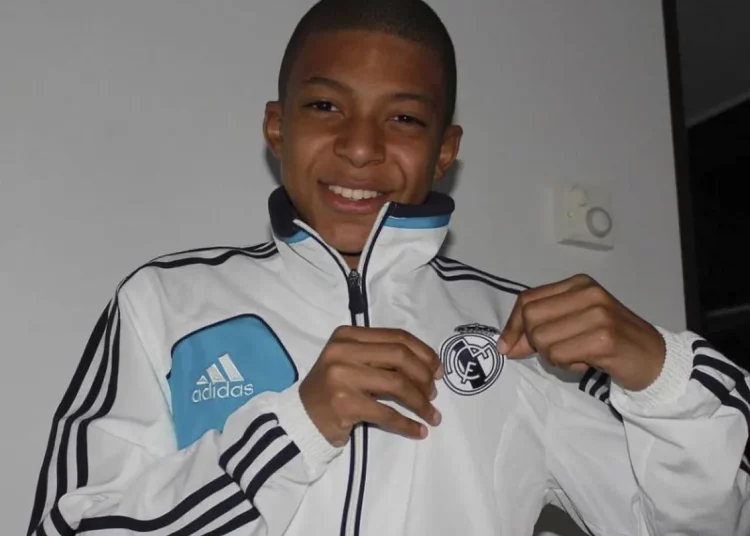 Se revela la presentación y el número de Kylian Mbappé