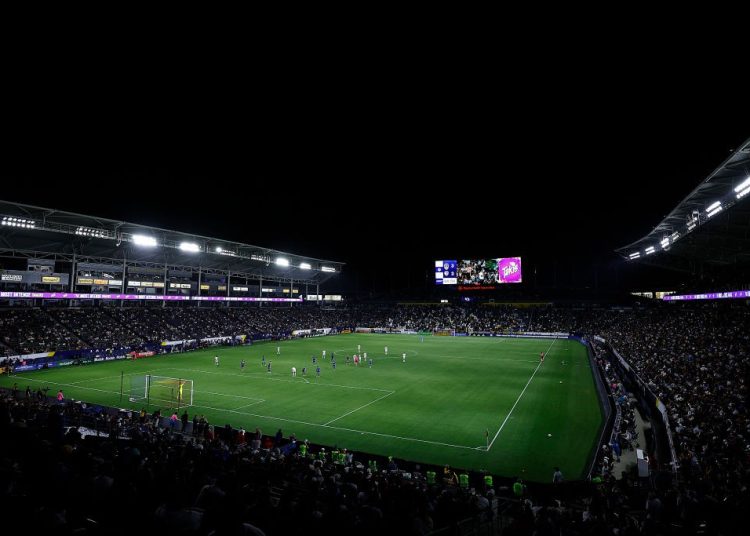 &#x00d83c;&#x00dfa5; Stunning volley sees Sporting KC win five goal thriller over FC Dallas