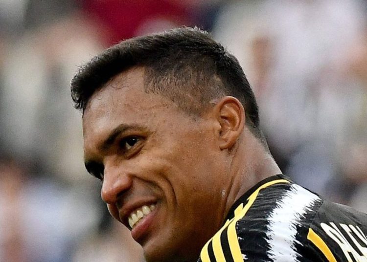 Alex Sandro podría debutar en Flamengo x Vasco