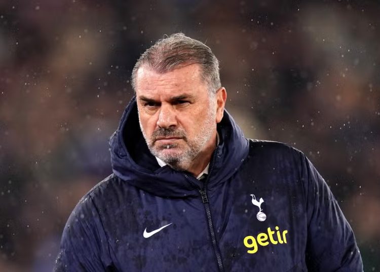 Ange Postecoglou, del Tottenham, ofrece información actualizada sobre el futuro de Djed Spence