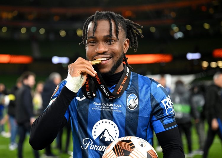 Atalanta se sorprende al ver que Lookman exige un gran traspaso al PSG el 18 de agosto