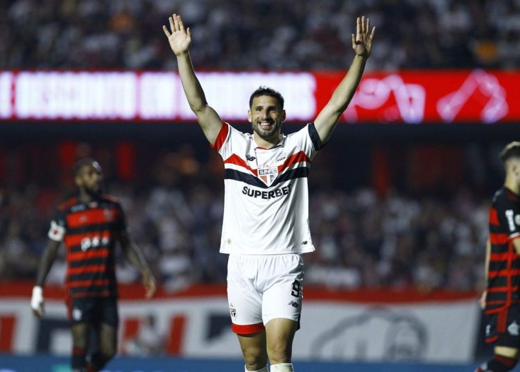 Con gol de Calleri, São Paulo vence a Flamengo en el MorumBIS en el Campeonato Brasileño