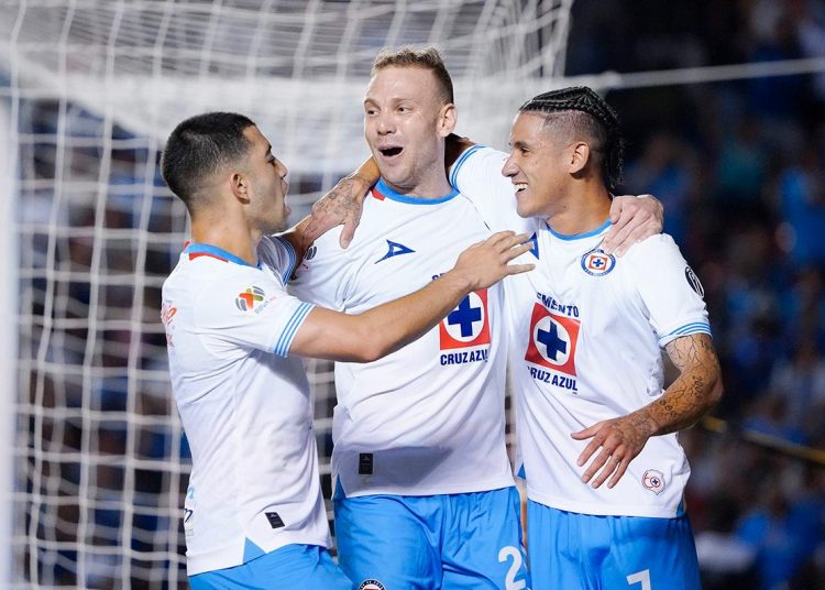 Cruz Azul conserva el liderato, ¿VAR perjudicó al Querétaro con dos goles anulados?