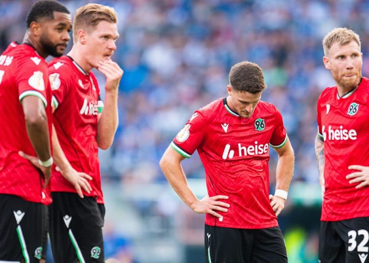 El entrenador del Hannover, Marcus Mann, ataca al equipo: "So geht's nicht"