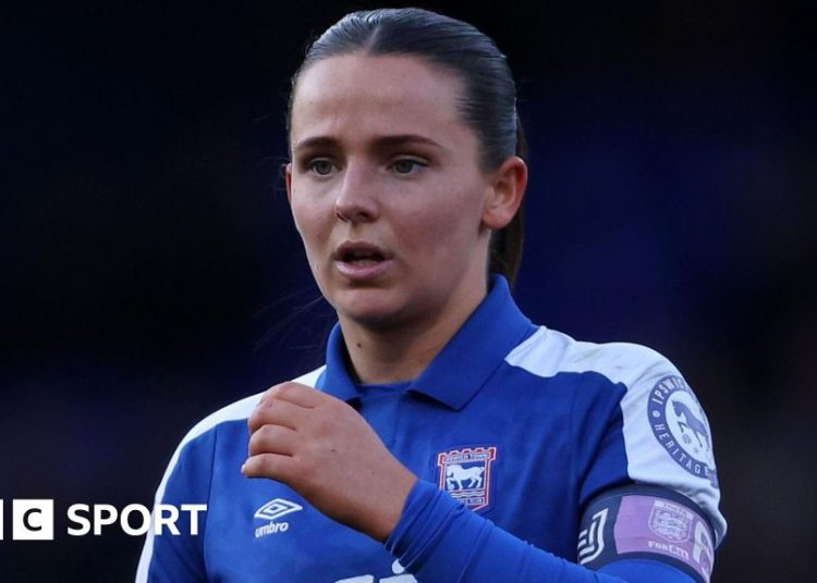 Maria Boswell playing for Ipswich Women