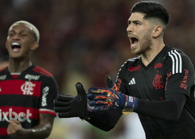 El portero del Flamengo es elogiado en Argentina tras actuación decisiva - Ver