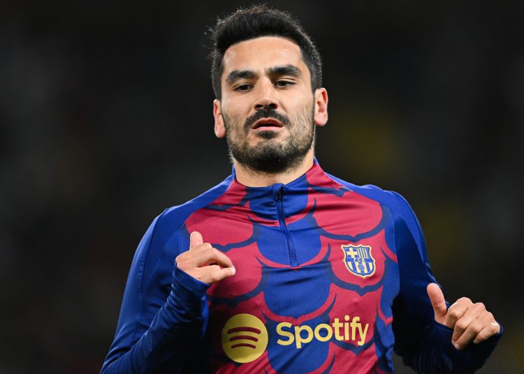 El veterano del Barcelona se considera "perfecto" para el centro del campo del Manchester United frente a la estrella del PSG