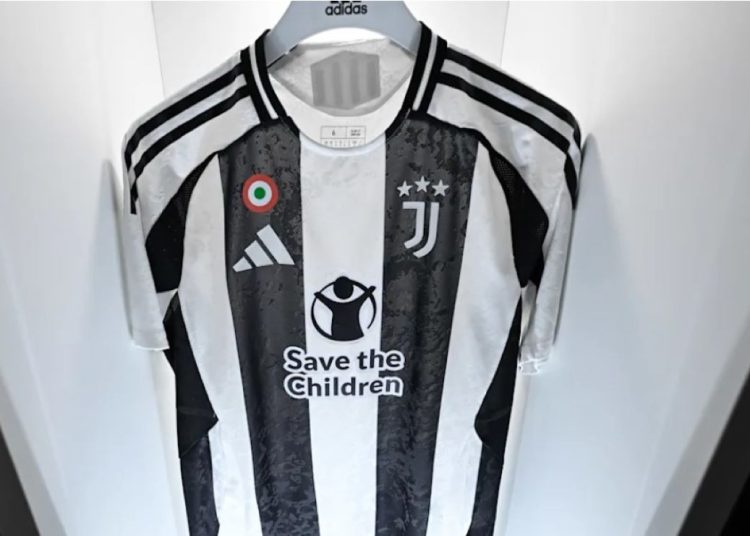 La Juventus luce el logo de Save the Children en sus camisetas para el debut en la Serie A