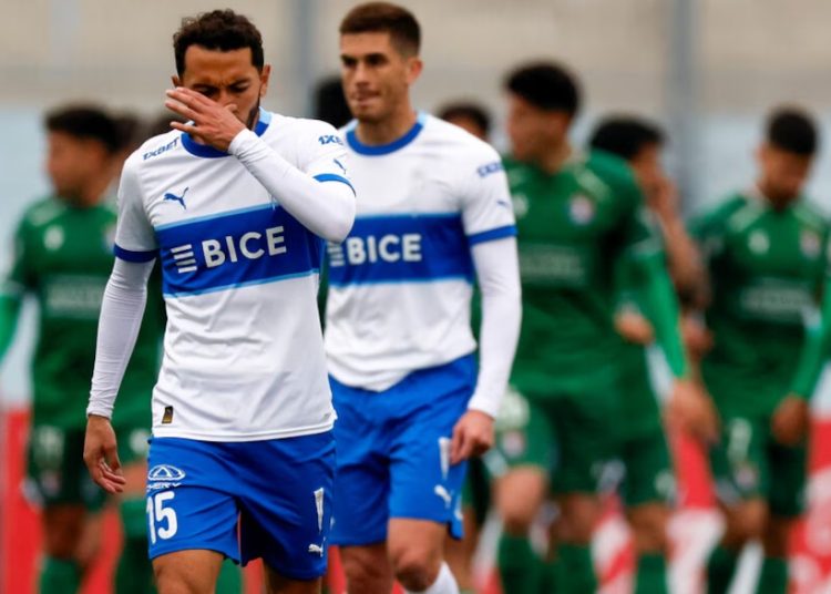 "Ojalá no juegue más": Hinchas de la UC arremeten contra este jugador tras perder con Audax - Te Caché!