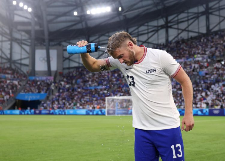 Orlando extiende contrato de delantero tras interés europeo