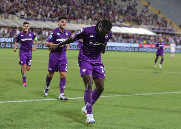 Play-Off UECL | Fiorentina 3-3 Puskas Akademia: Una remontada épica mantiene abierta la tensa eliminatoria