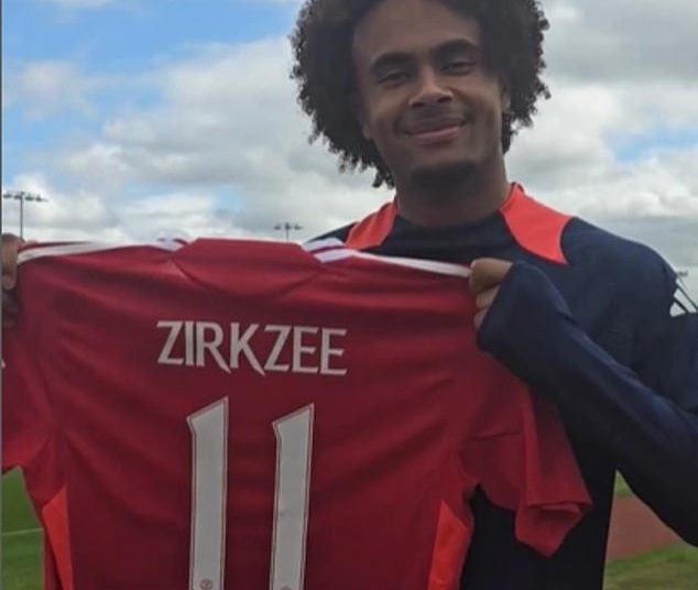 Joshua Zirkzee lucirá el número 11 en su campaña de debut en el Manchester United la próxima temporada