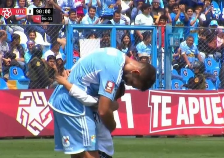 ¡Emotivo momento! Un niño abrazó a Martín Cauteruccio en el Sporting Cristal vs. UTC