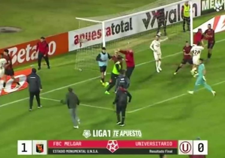 ¡Un ring! La tremenda pelea que se armó tras el Melgar vs. Universitario [VIDEO]