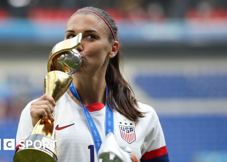 Alex Morgan kisses the World Cup trophy