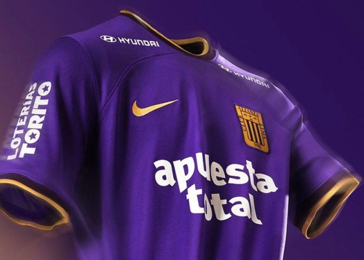 La nueva camiseta morada de Alianza Lima. Foto: Twitter @ClubALoficial