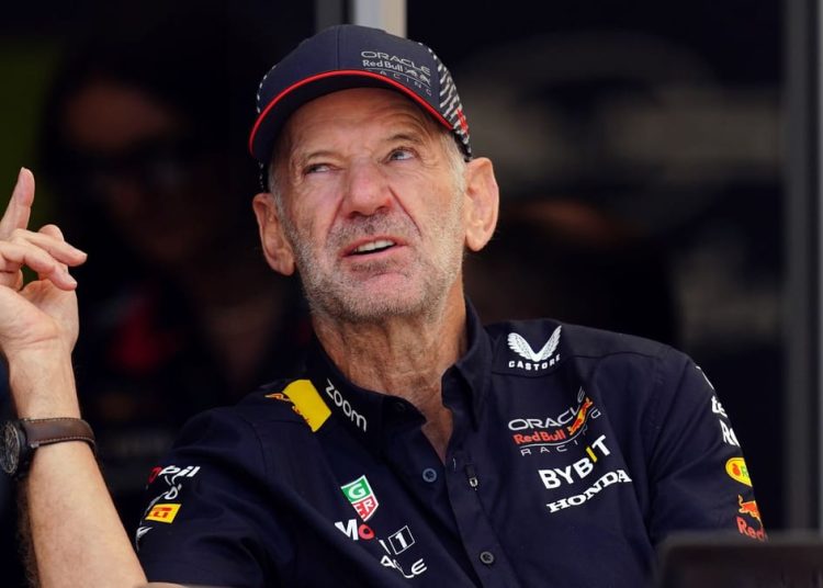 Aston Martin obliga a Adrian Newey